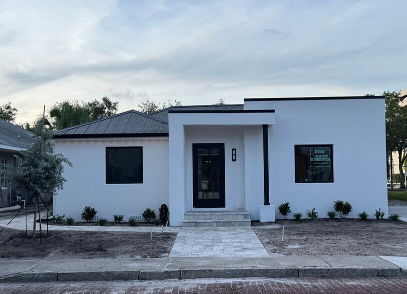More Photos Of 514 1st Ave SW, Largo General Retail For Lease