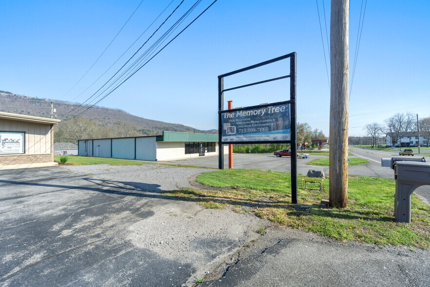 More Photos Of 3565 Main St, Jasper Office For Sale