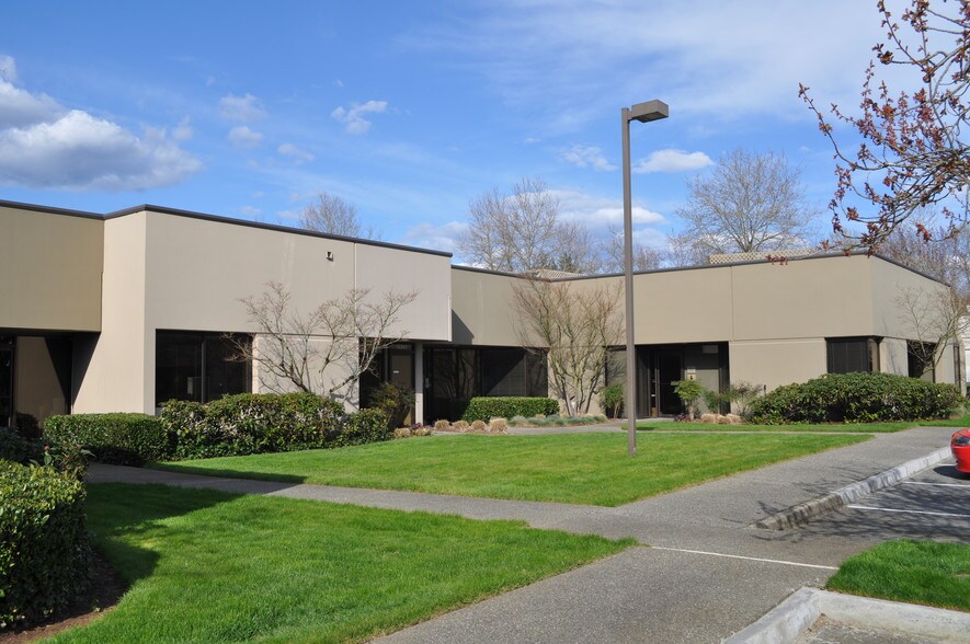 More Photos Of 15333 NE 90th St, Redmond Flex For Lease