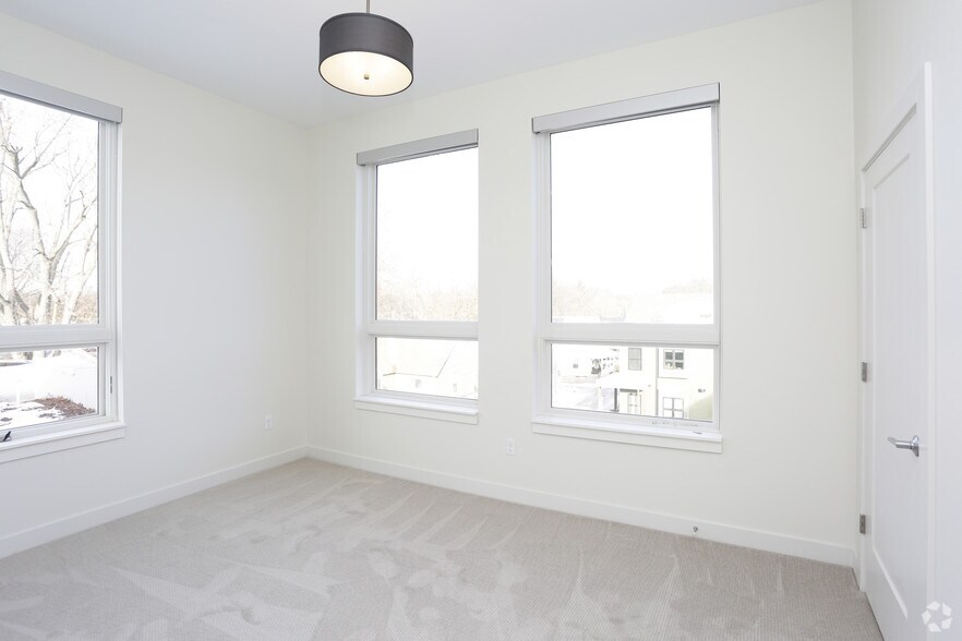 More Photos Of 1059 Wealthy St SE, Grand Rapids Apartments For Lease