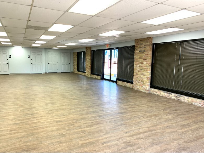 More Photos Of 909 Houston St, Conroe Freestanding For Sale