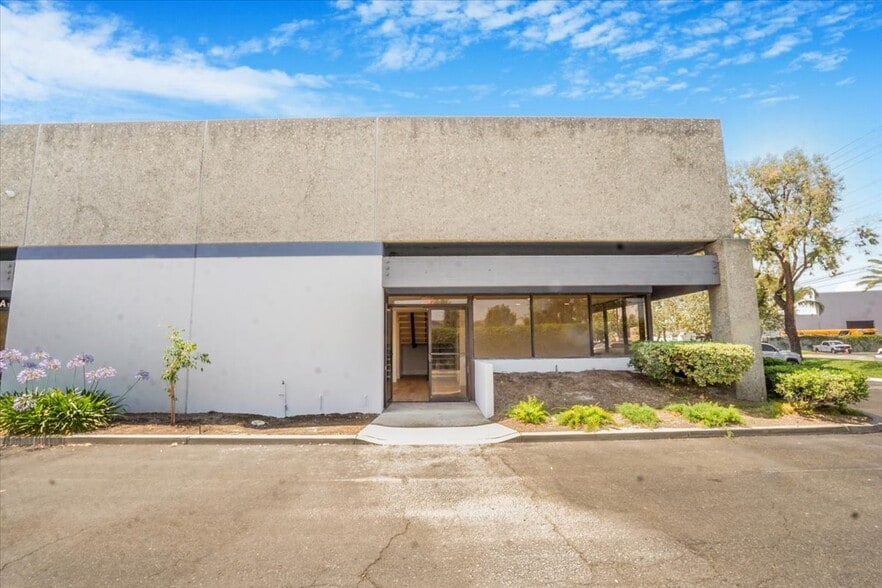 More Photos Of 1240 N Jefferson St, Anaheim Warehouse For Sale