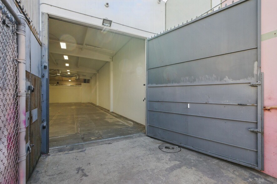 More Photos Of 12819 Main St, Los Angeles Warehouse For Sale