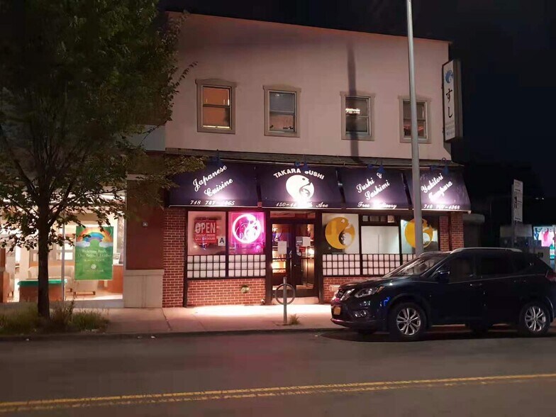 More Photos Of 15011 14th Ave, Whitestone Restaurant For Lease
