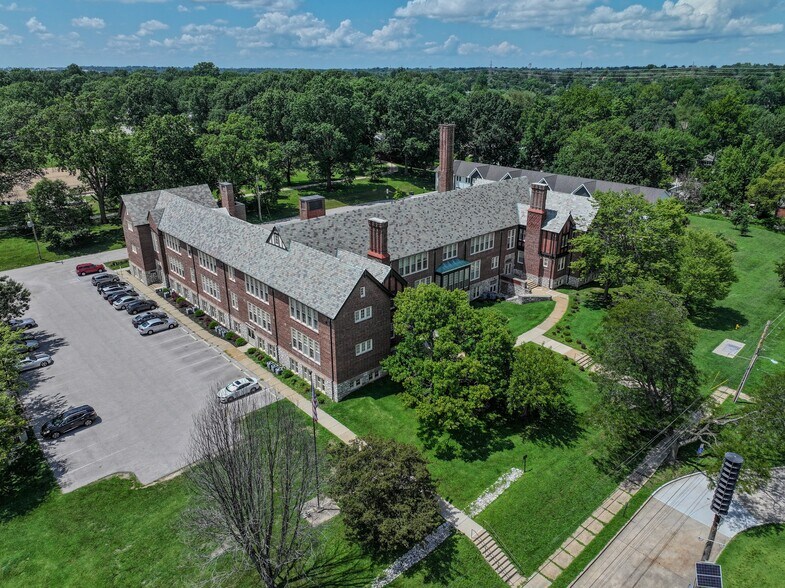 More Photos Of 1351 N Hanley Rd, University City Apartments For Sale