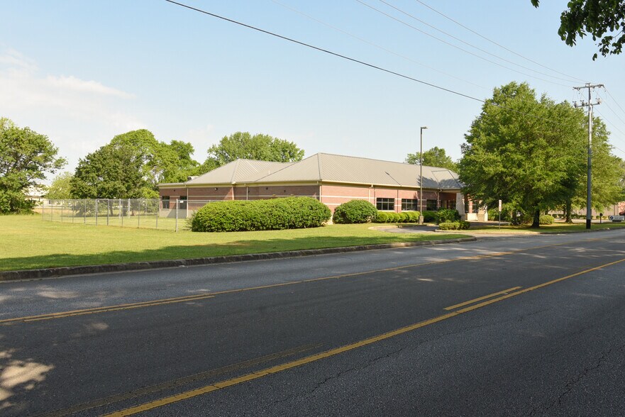 More Photos Of 2117 Veterans Dr SE, Decatur Healthcare For Sale