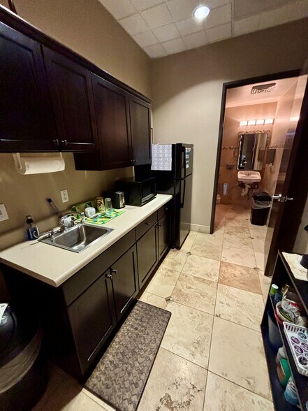 More Photos Of 34406 N 27th Dr, Phoenix Medical For Lease