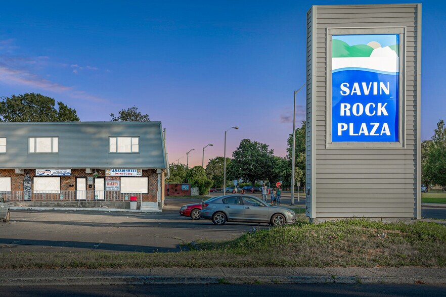 More Photos Of 200-250 Captain Thomas Blvd, West Haven Storefront For Sale