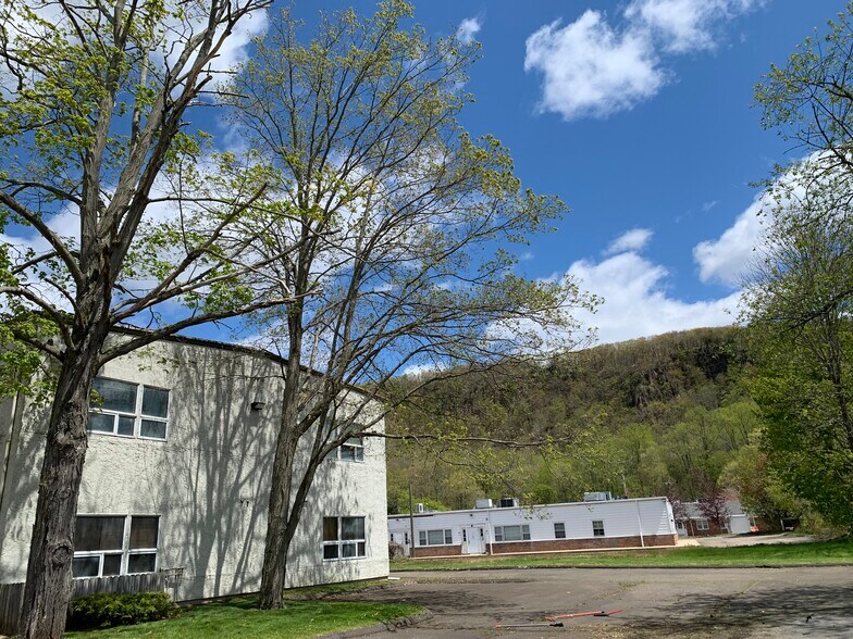 More Photos Of 88 Bradley Rd, Woodbridge Office For Lease