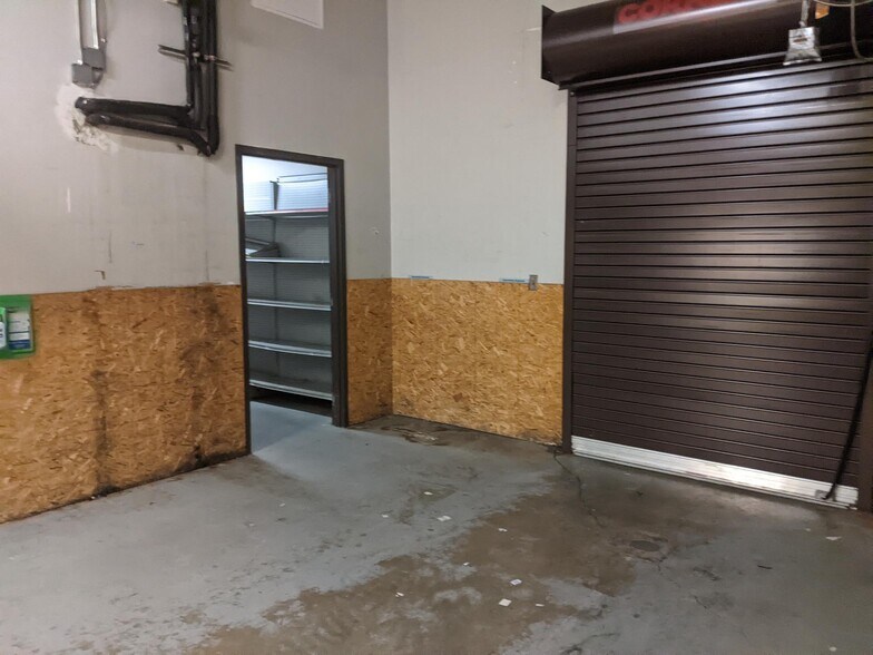 More Photos Of 10 W National Rd, Vandalia Drugstore For Lease