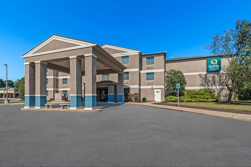 More Photos Of 70 Maddex Square Dr, Shepherdstown Hotel For Sale