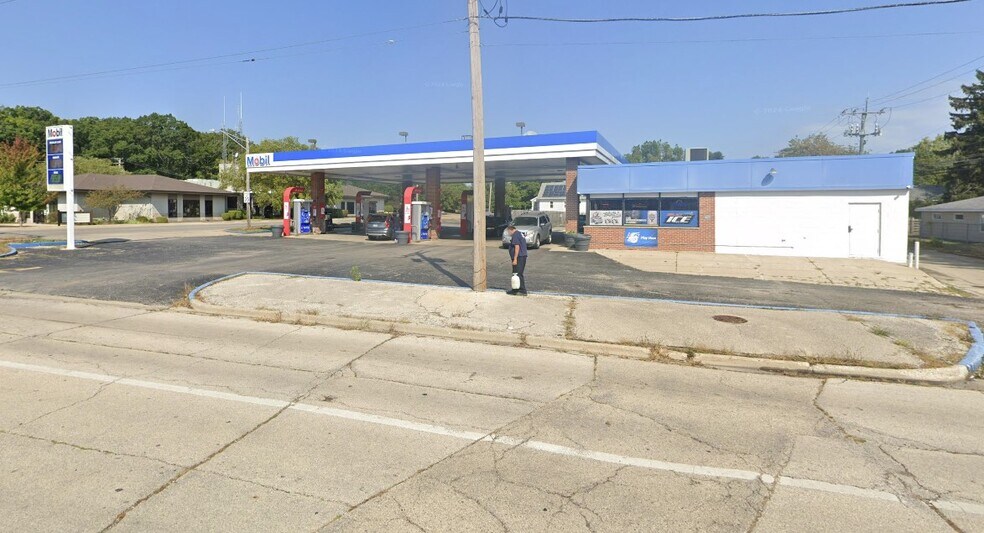 More Photos Of 847 Sheridan Rd, Winthrop Harbor Service Station For Sale