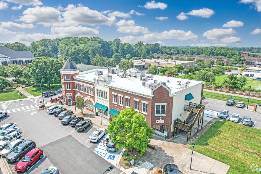 More Photos Of Matthews Station St @ Matthews Station St & Trade St, Matthews Unknown For Lease