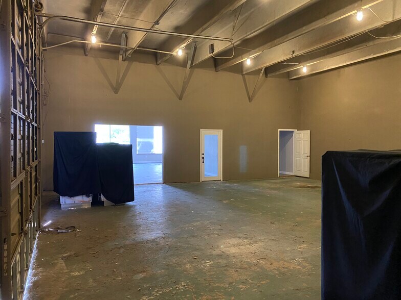 More Photos Of 470 Ansin Blvd, Hallandale Beach Warehouse For Lease