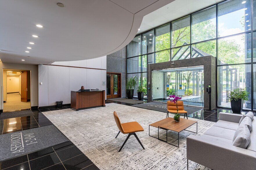 More Photos Of 1200 Ashwood Pky, Atlanta Office For Sale