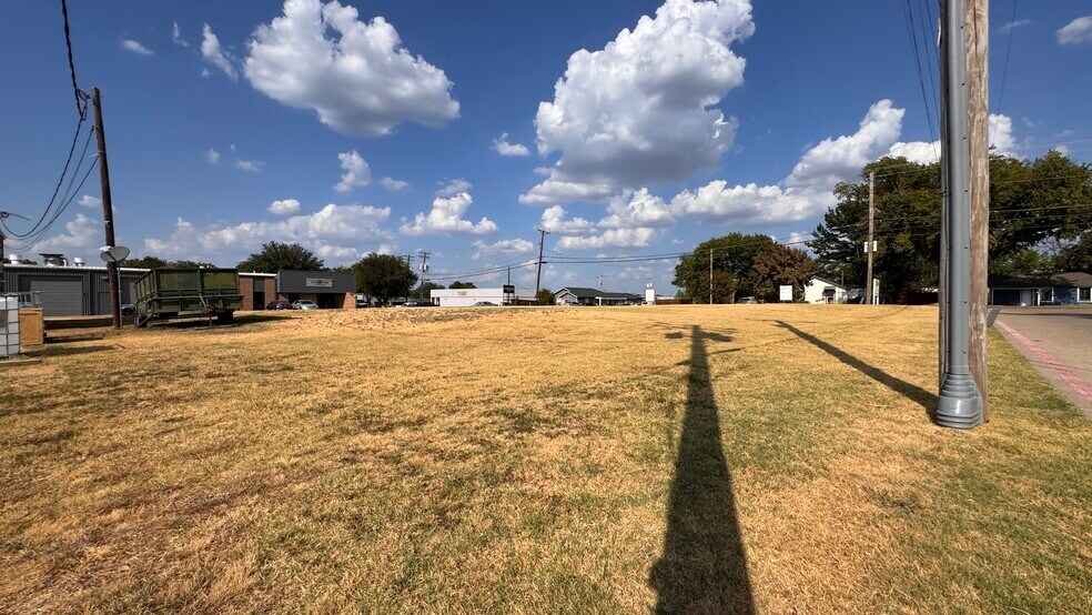 More Photos Of 709 N Cowan Ave, Lewisville Land For Sale