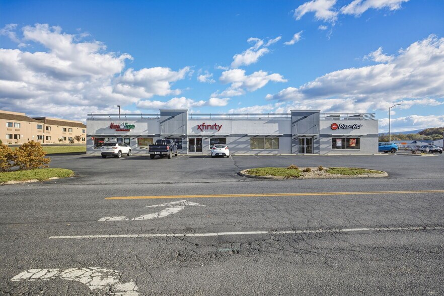 More Photos Of 1550 E Market St, Harrisonburg Storefront Retail Office For Lease