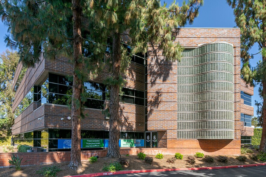 More Photos Of 601 S Lewis St, Orange Office For Sale