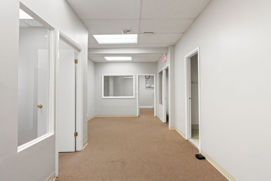 More Photos Of 1293 Clove Rd, Staten Island Office For Lease