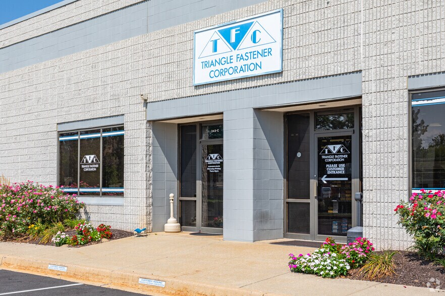 More Photos Of 243 Quigley Blvd, New Castle Warehouse For Lease