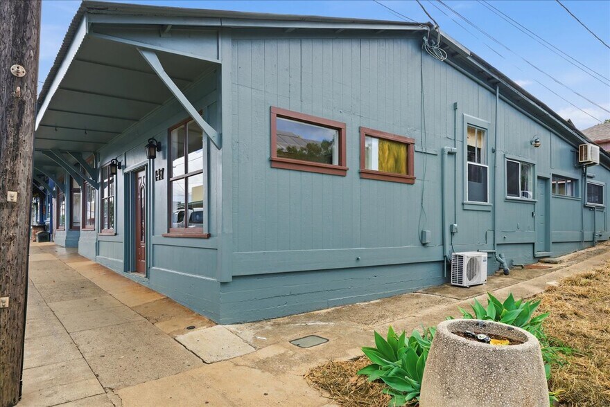 More Photos Of 145 N Market St, Wailuku Storefront Retail Residential For Sale