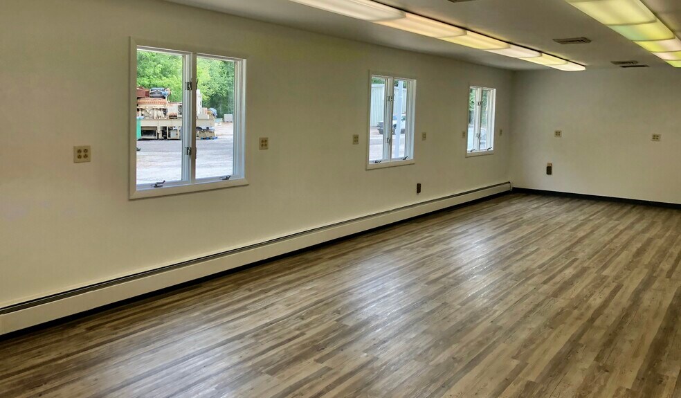 More Photos Of 1360 Baldwin Hill Rd, Gales Ferry Flex For Lease