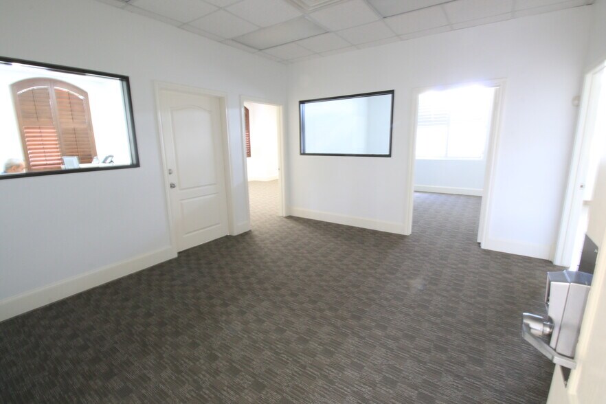 More Photos Of 5905 Winsome Ln, Houston Office For Lease
