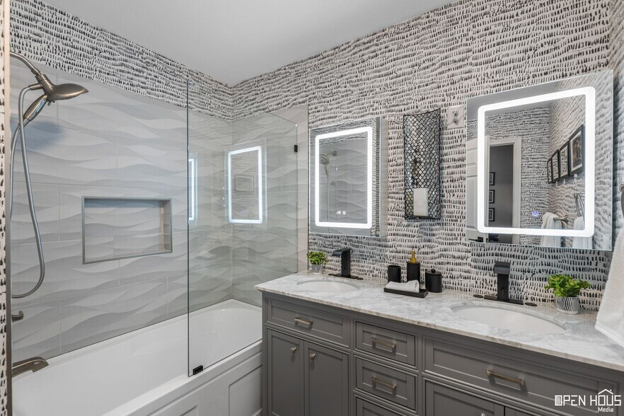 More Photos Of 405 W Gilbert St, Henrietta Hospitality For Sale