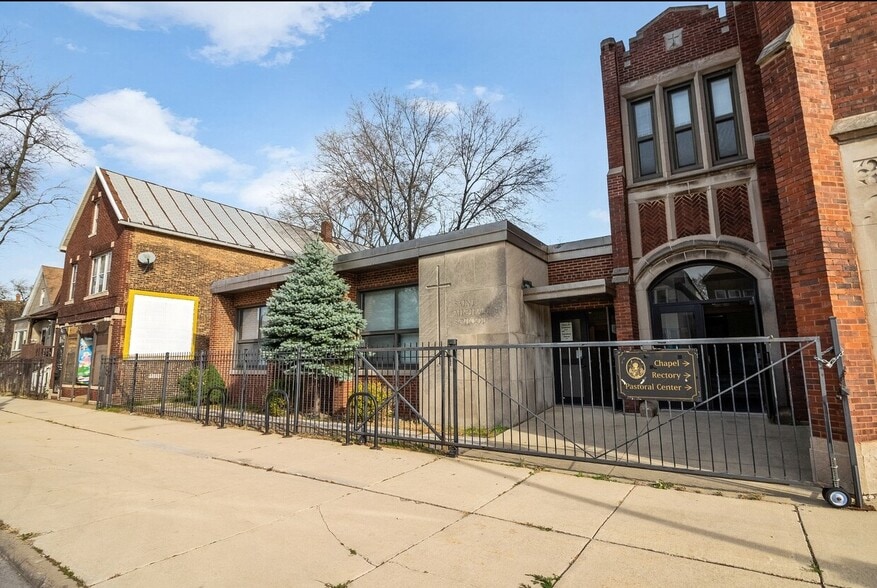 More Photos Of 8207 S South Shore Dr, Chicago Storefront Retail Office For Sale