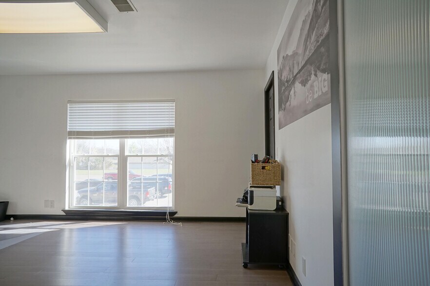 More Photos Of 114 Canfield Pl, Hendersonville Office For Sale