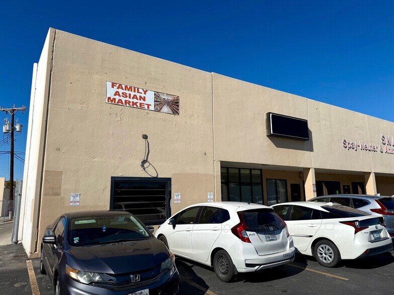 More Photos Of 6750-6772 Ingram Rd, San Antonio Storefront Retail Office For Lease