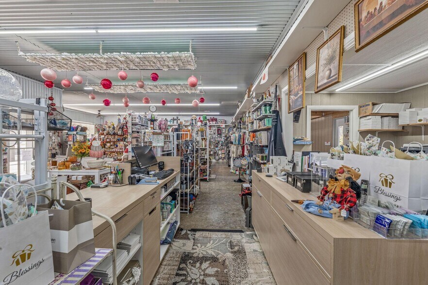 More Photos Of 120 E Blackjack St, Dublin Storefront For Sale