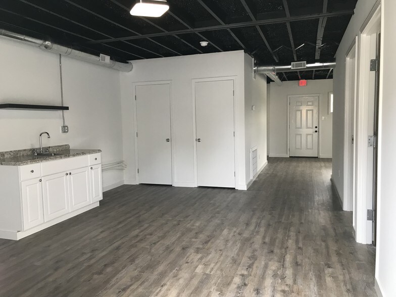 More Photos Of 823 E 66th St, Savannah Medical For Sale