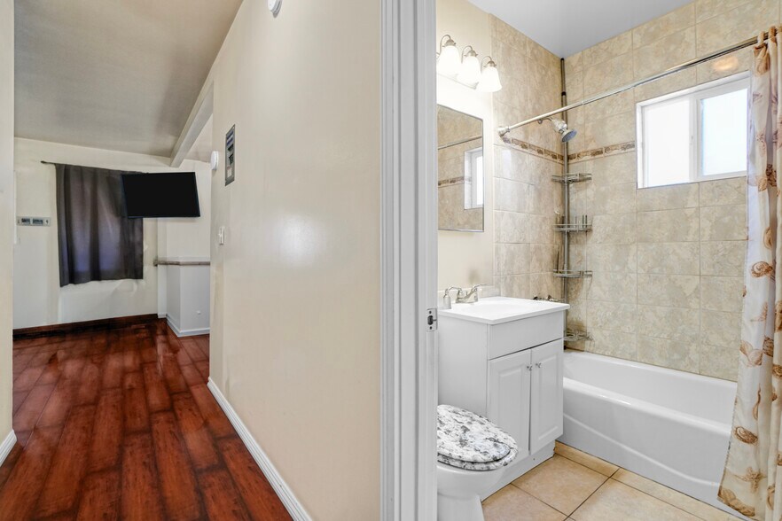 More Photos Of 11850 Hawthorne Blvd, Hawthorne Storefront Retail Residential For Sale