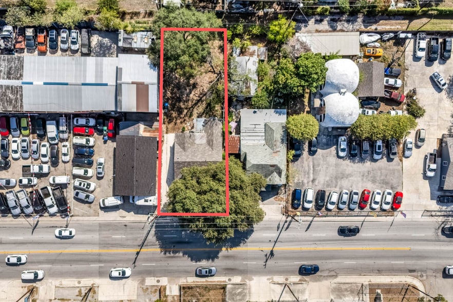 More Photos Of 1018 W Hildebrand Ave, San Antonio Storefront Retail Office For Sale