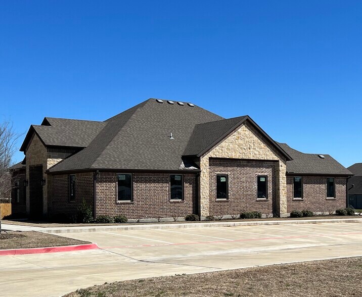 Primary Photo Of 1600 Creekstone Ct, Seagoville Healthcare For Sale