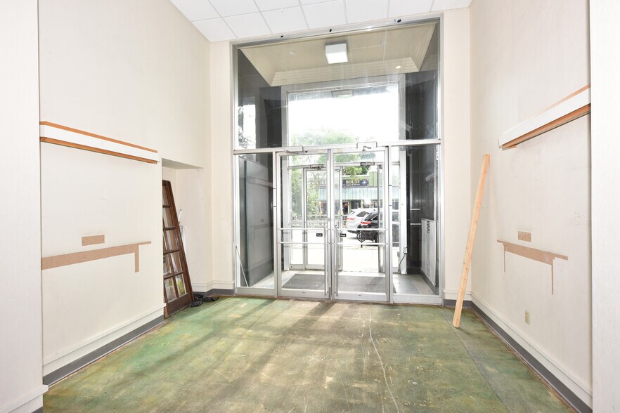 More Photos Of 4001-4015 N Oakland Ave, Milwaukee Apartments For Lease