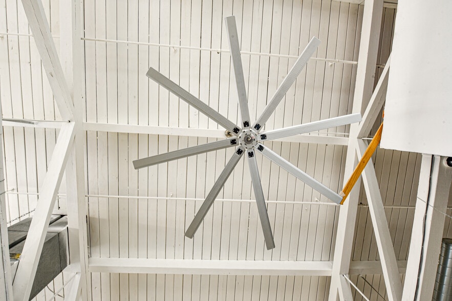 More Photos Of 2 Aspen Pl, Passaic Showroom For Lease