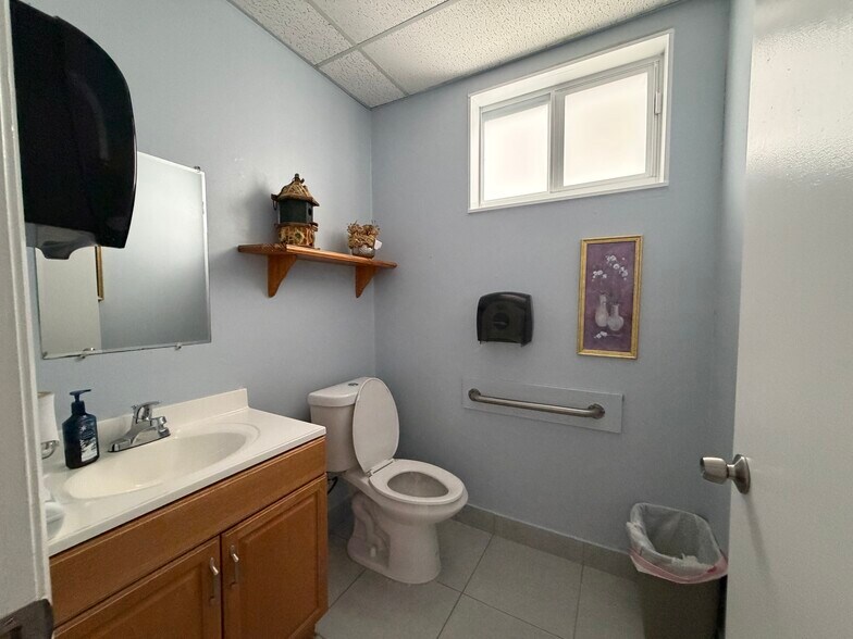 More Photos Of 600 NW 35th Ave, Miami Medical For Lease