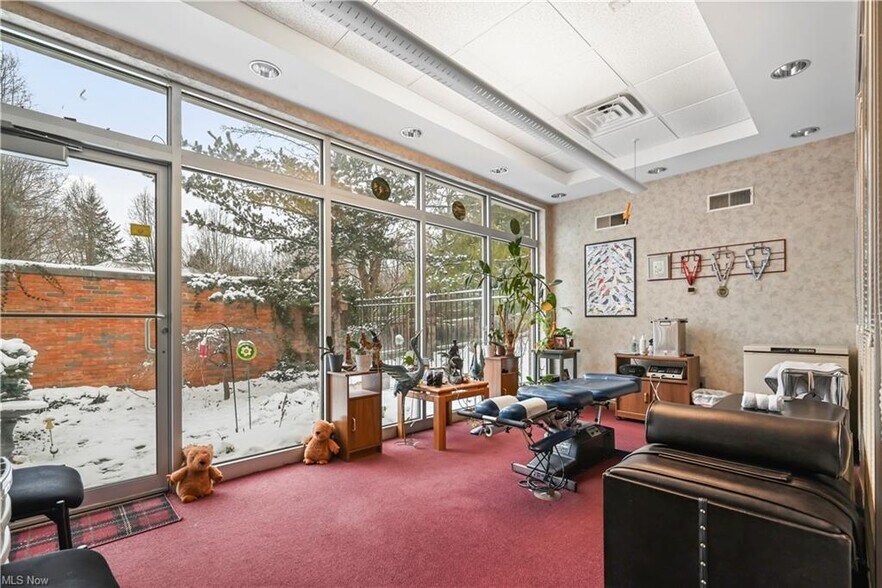 More Photos Of 260 Niles Cortland Rd NE, Warren Office For Sale