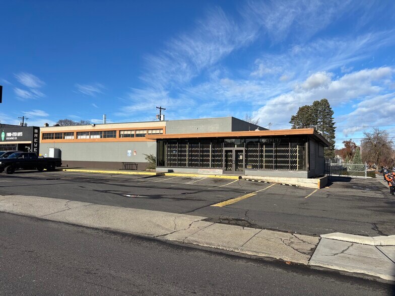 Primary Photo Of 902-924 W Indiana Ave, Spokane Freestanding For Lease