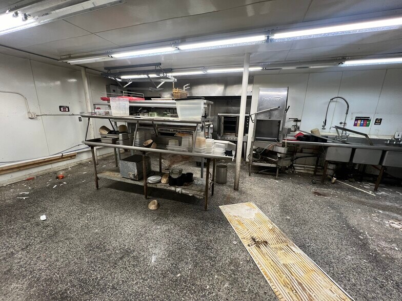 More Photos Of 532 Grand Ave, Little Chute Restaurant For Sale