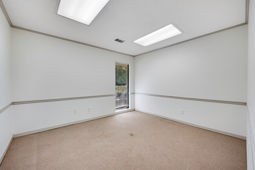 More Photos Of 11205 Alpharetta Hwy, Roswell Office Residential For Sale