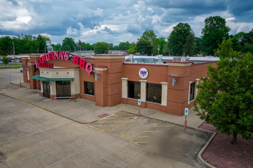 More Photos Of 309 E Main St, Carbondale Restaurant For Sale