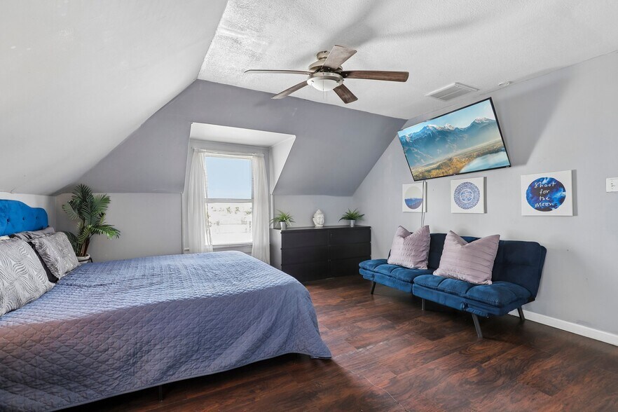 More Photos Of 421 Howard St, San Antonio Hospitality For Sale