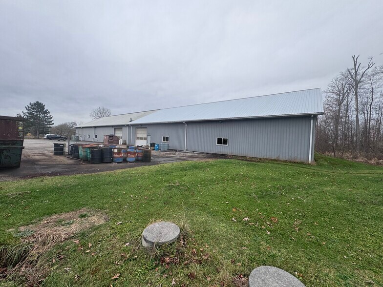 More Photos Of 5809 Center Rd, Valley City Warehouse For Sale