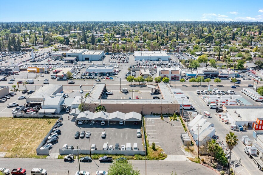 More Photos Of 6090 N Blackstone Ave, Fresno Hotel For Sale