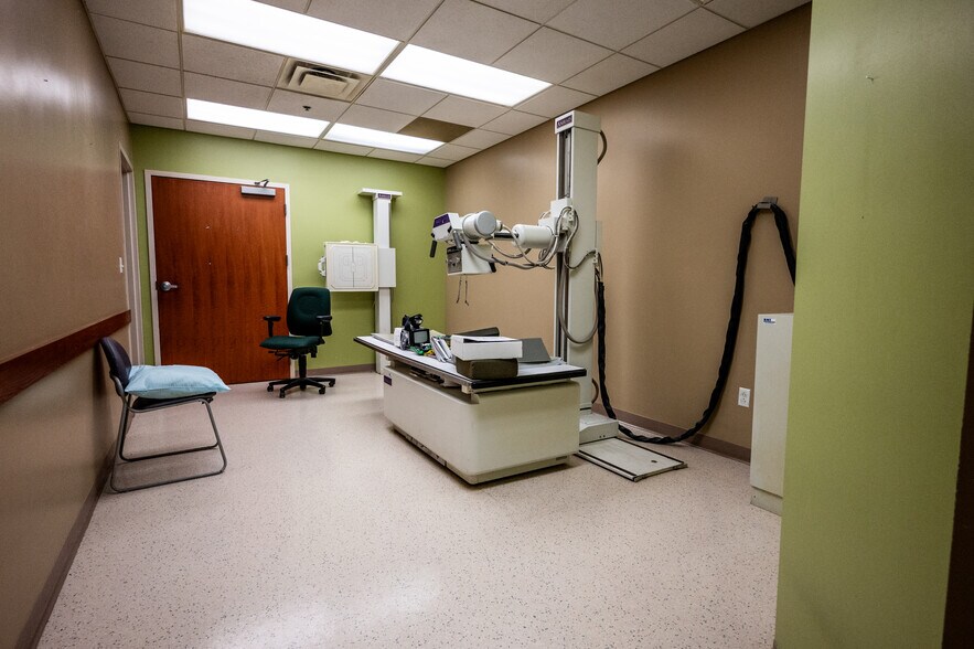 More Photos Of 850 Dickman Rd, Des Moines Medical For Lease