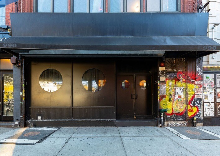 Primary Photo Of 990 Broadway, Brooklyn Bar For Lease