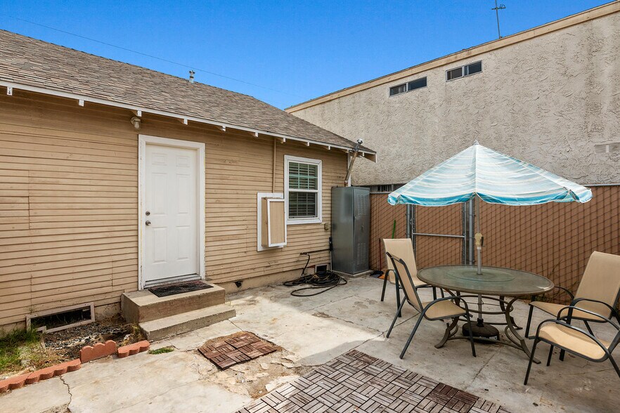 More Photos Of 1910 W Lincoln St, Long Beach Multifamily For Sale